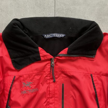 2000s Arc‘Teryx Bright Red Rainjacket - Image 4