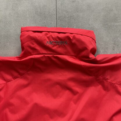 2000s Arc‘Teryx Bright Red Rainjacket - Image 3