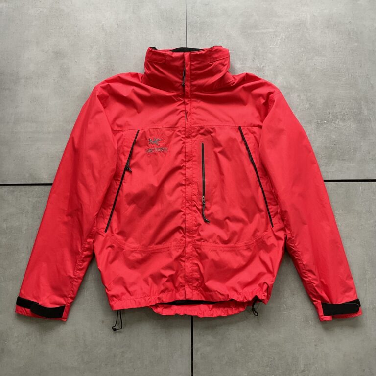 2000s Arc‘Teryx Bright Red Rainjacket