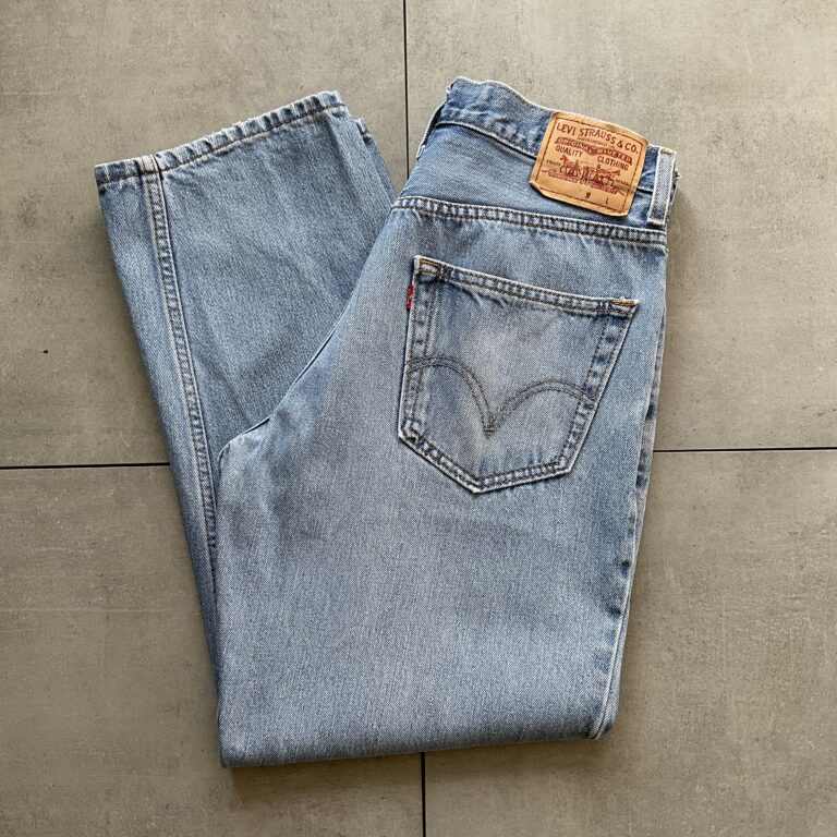 2000s Levis Relaxed Fit Jeans
