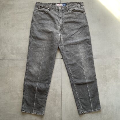 1995 Levis 540 Pleated Jeans - Image 2