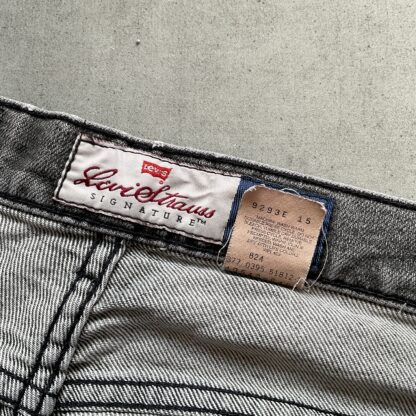 1995 Levis 540 Pleated Jeans - Image 3