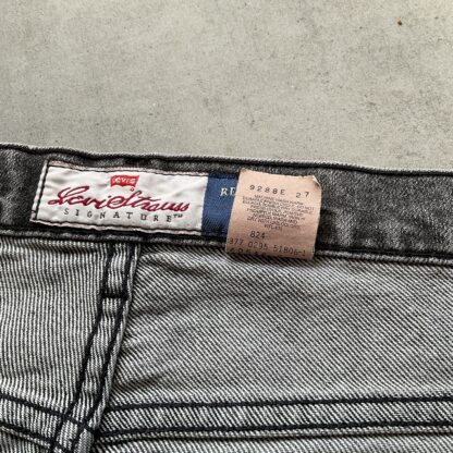 1995 Levis 540 Pleated Jeans - Image 4